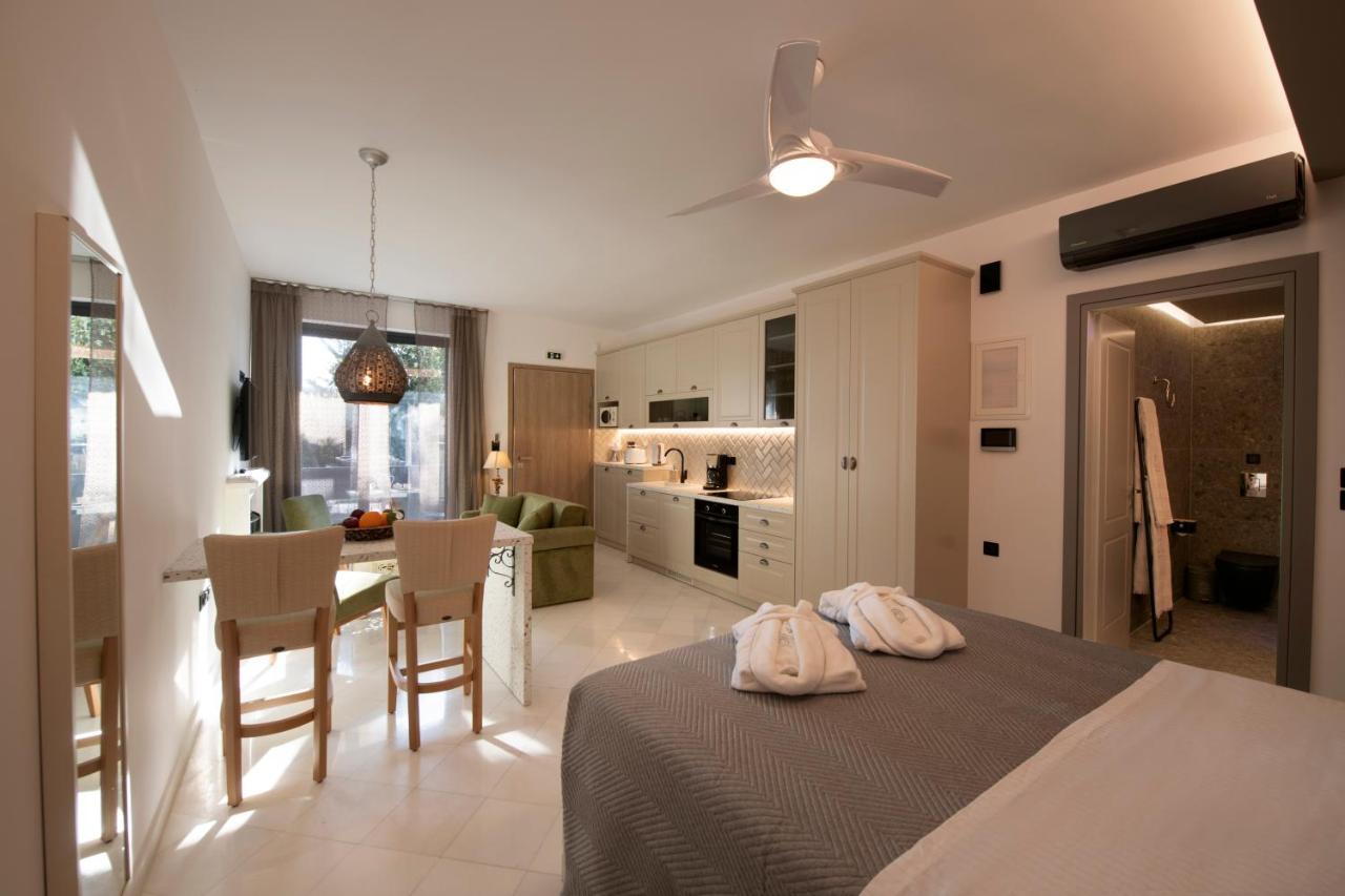 Aval Riviera Apartment ลาโกนิสซี ภายนอก รูปภาพ